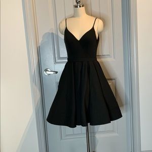 Black cocktail sz 2 Mac Duggal Ieena